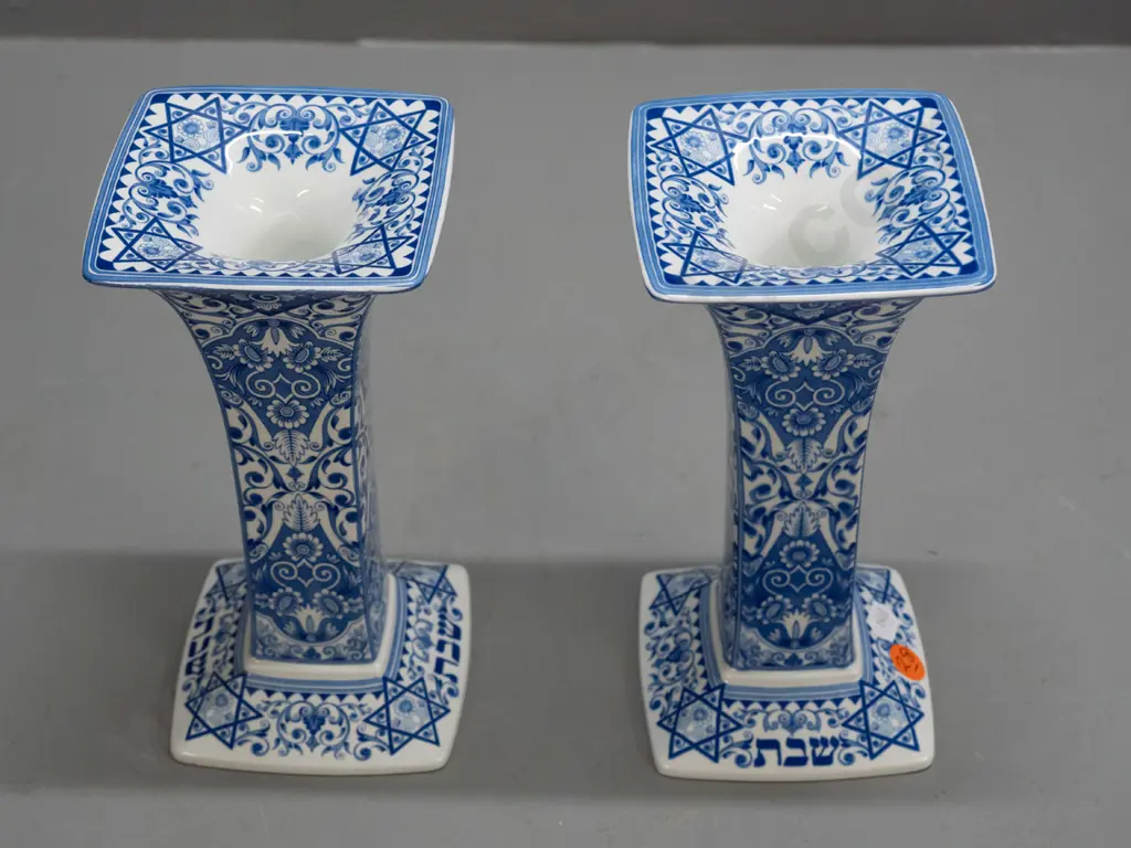 pair of Spode "Judaica" pattern candlesticks H-195 Image 1++