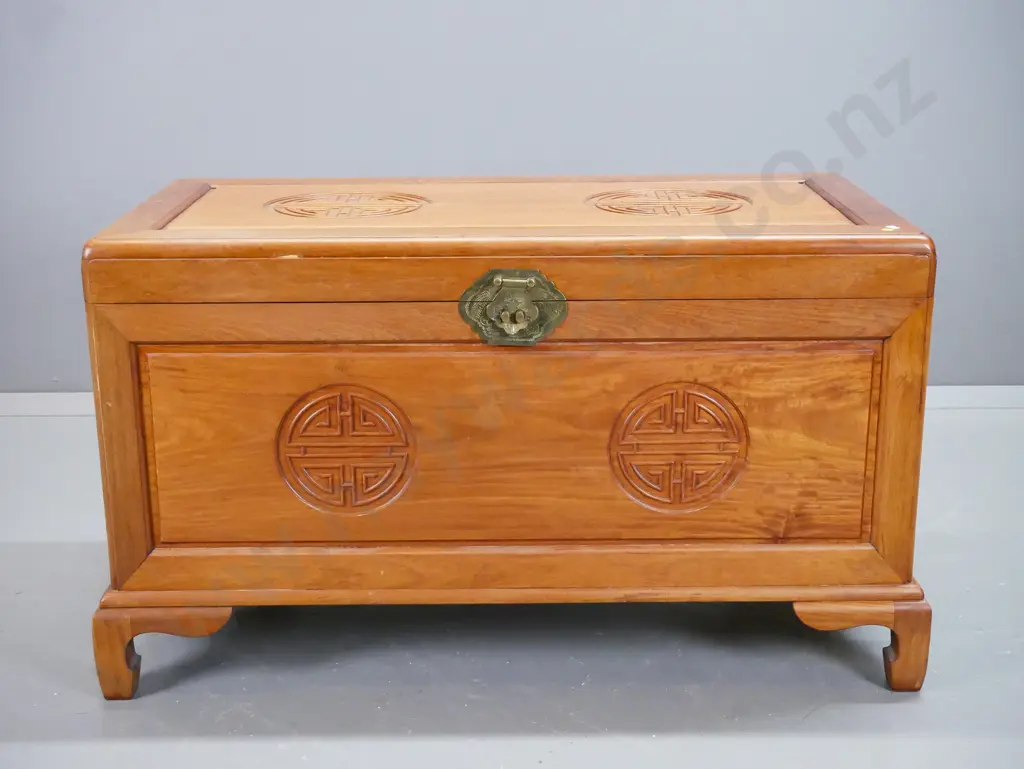 Chinese heavy double-lined mixed timber chest - lined with camphorwood, with internal tray, round decoration to top and Image 1++