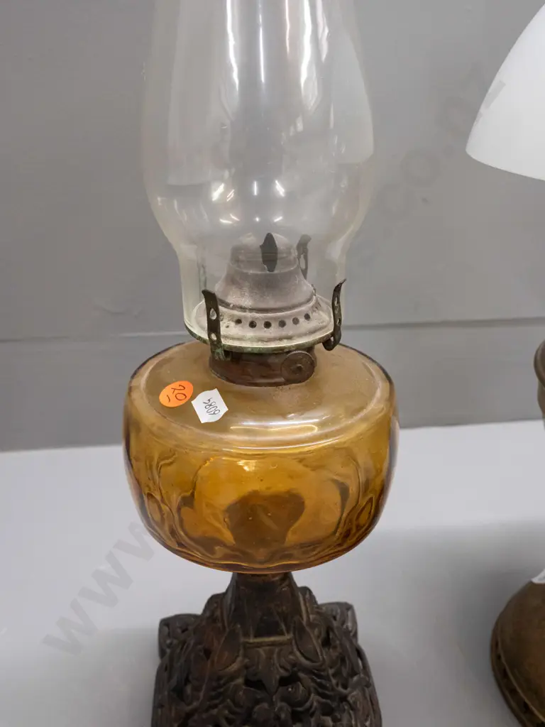 2 vintage kerosene lamps - brass with milk glass shade, one amber coloured tank on cast metal base, both with chimneys - Image 1++