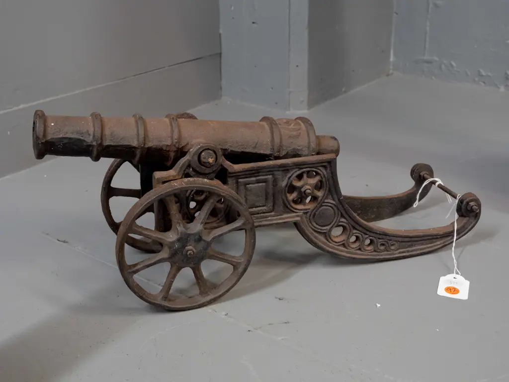 heavy cast metal model cannon - has some corrosion H-180 L-460 W-130 Image 1++