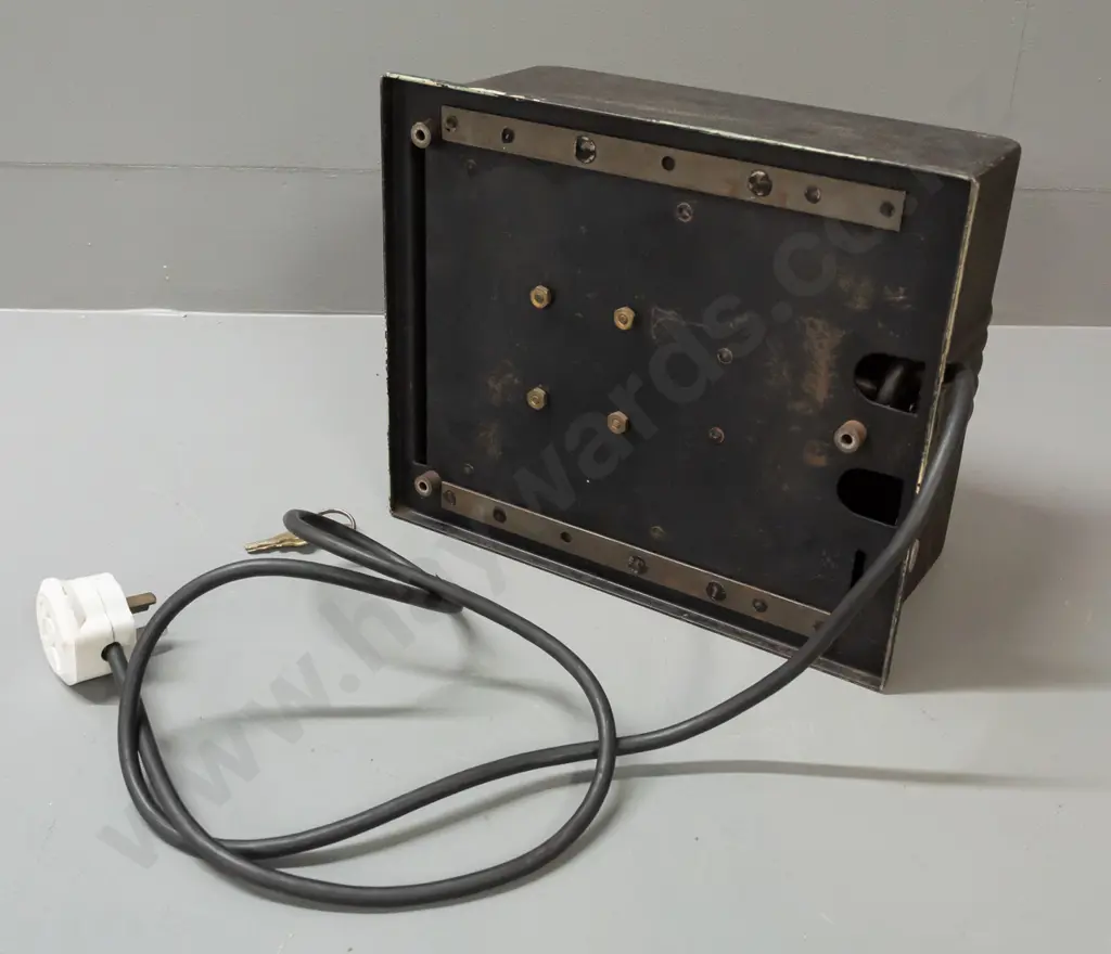 vintage Stromberg Timeclock, model #15, Made in USA by GTI. Comes w/ 2x Keys. H-290 W-230 D-130 Image 1++