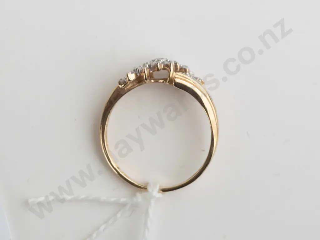 9ct gold 15 diamond crossover cluster ring 1.8gms size N.5 Image 1++