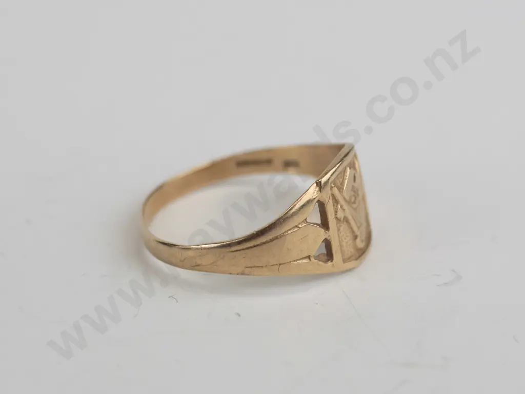 9ct Lodge ring (2.3gm) - size V.5 Image 1++