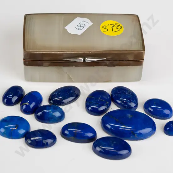 small onyx box with brass and silver fittings (stone repaired) and 13 lapis lazuli polished cabuchons - box 25 x 70 x 40