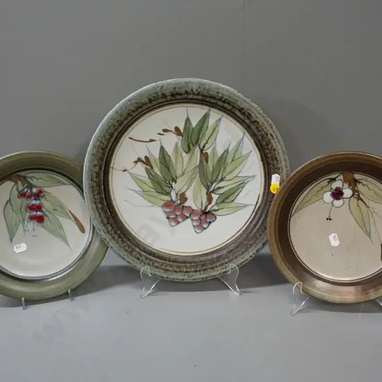 Neil Grant NZ Studio Pottery 3x plates, largest plate D-285