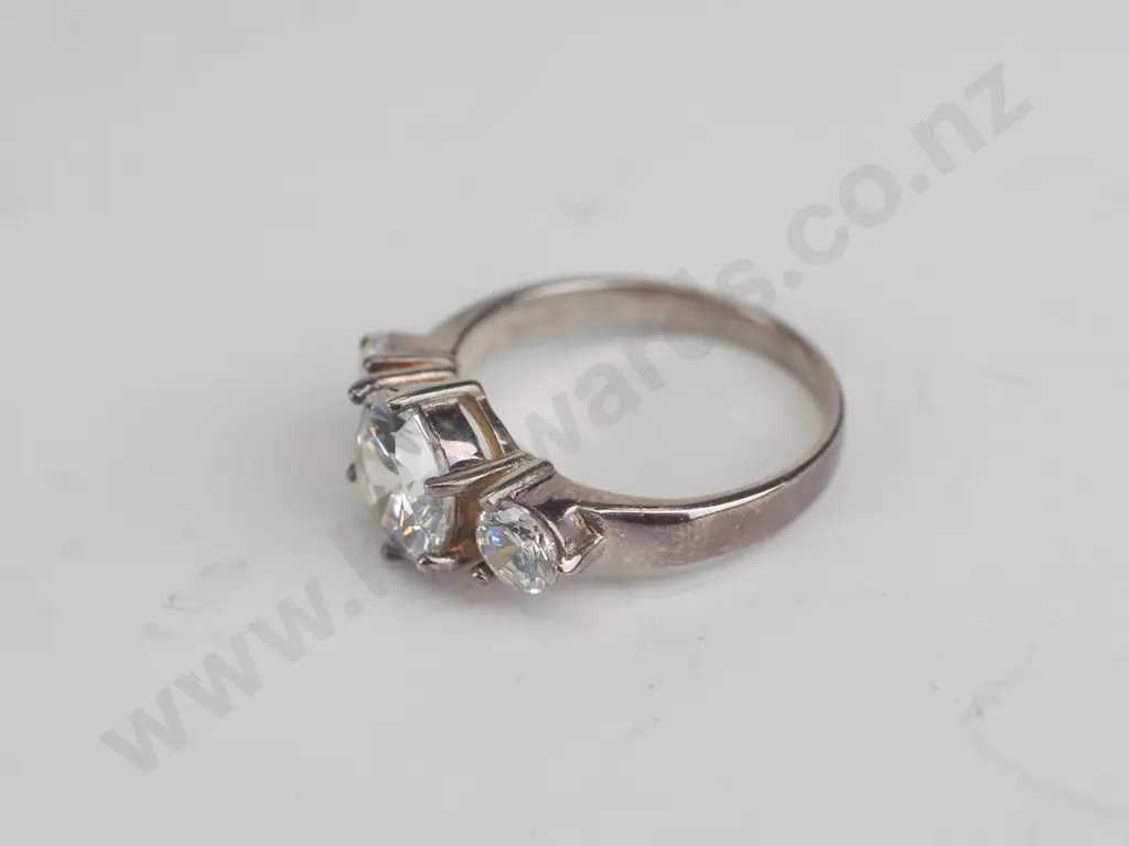cz sterling silver ring - size M Image 1++