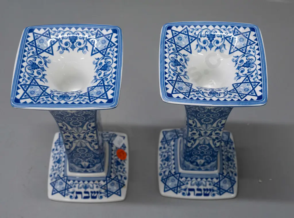 pair of Spode "Judaica" pattern candlesticks H-195 Image 1++