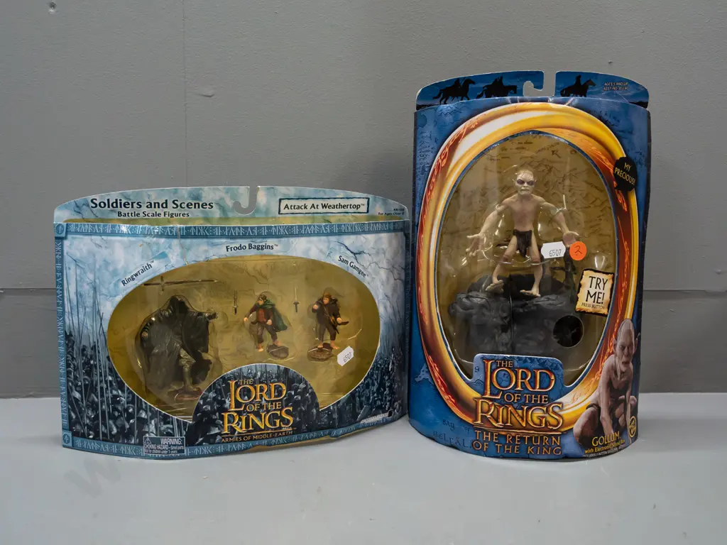 2 Lord of the Rings toys in original packaging - 2003 Return of the King Gollum figure w/ sound & Armies of Middle Image 1++
