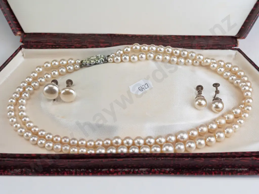 2 strand pearl necklace & 2 pairs of screw on earrings Image 1++