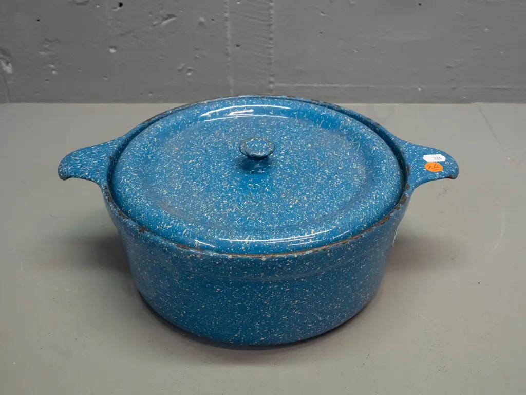 blue speckled enamel heavy lidded casserole - marked "radiation nz" on base - some stains, wear and chips H-110 W-320 Image 1++