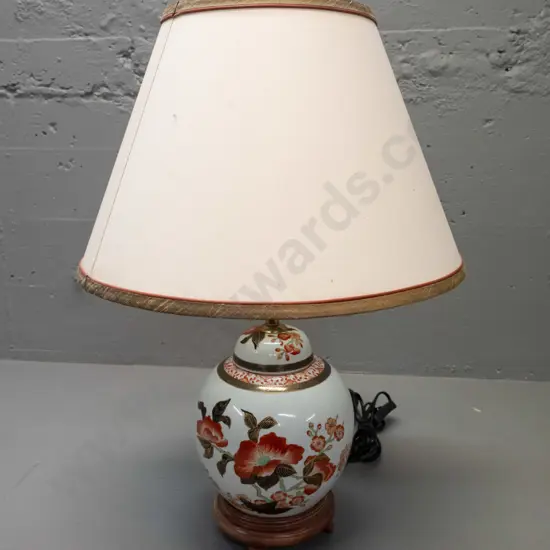 Chinese porcelain based table lamp - ginger jar shape, with wooden base, floral & gilt decoration H-580