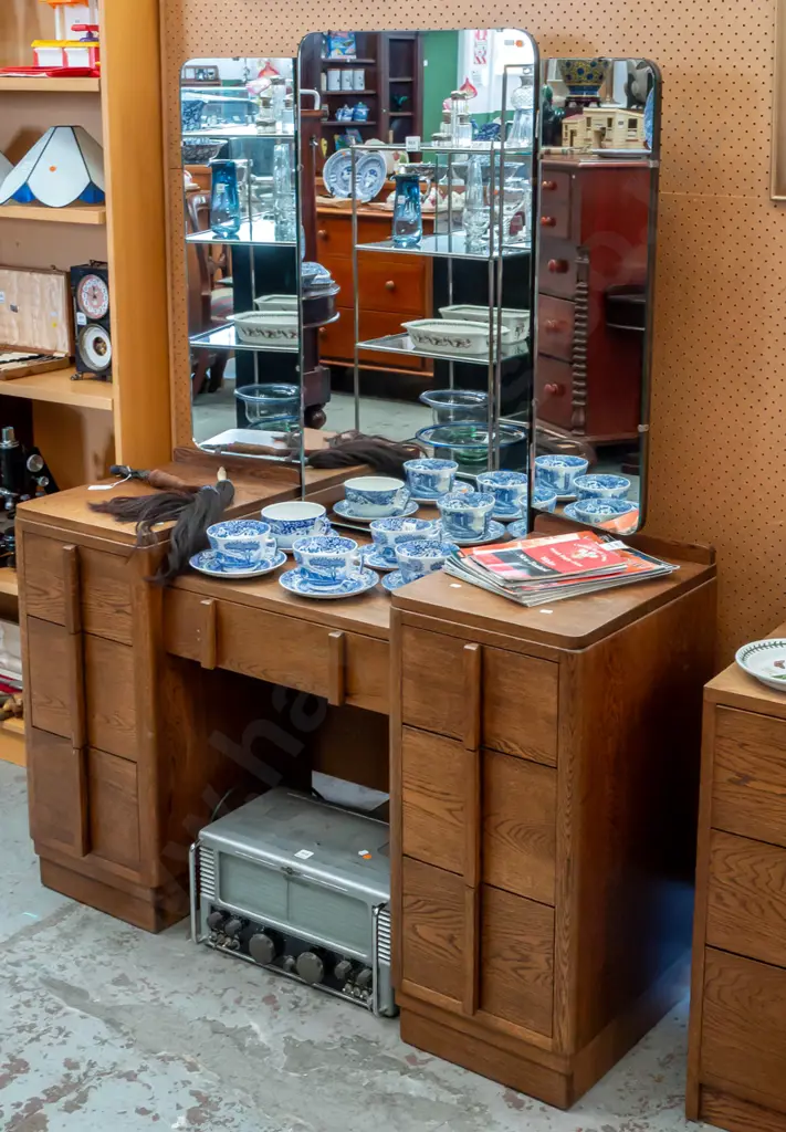 deco oak kneehole dressing table - 7 drawers, 3-piece mirror w/ adjustable side wings, vertical wooden handles - some Image 1++