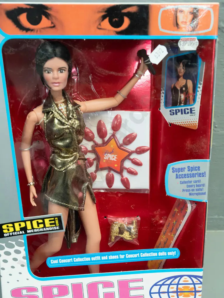 Spice Girls Concert Collection figures in original boxes with accessories - Galoob Toys - 1998 Victoria and Mel B. Image 1++