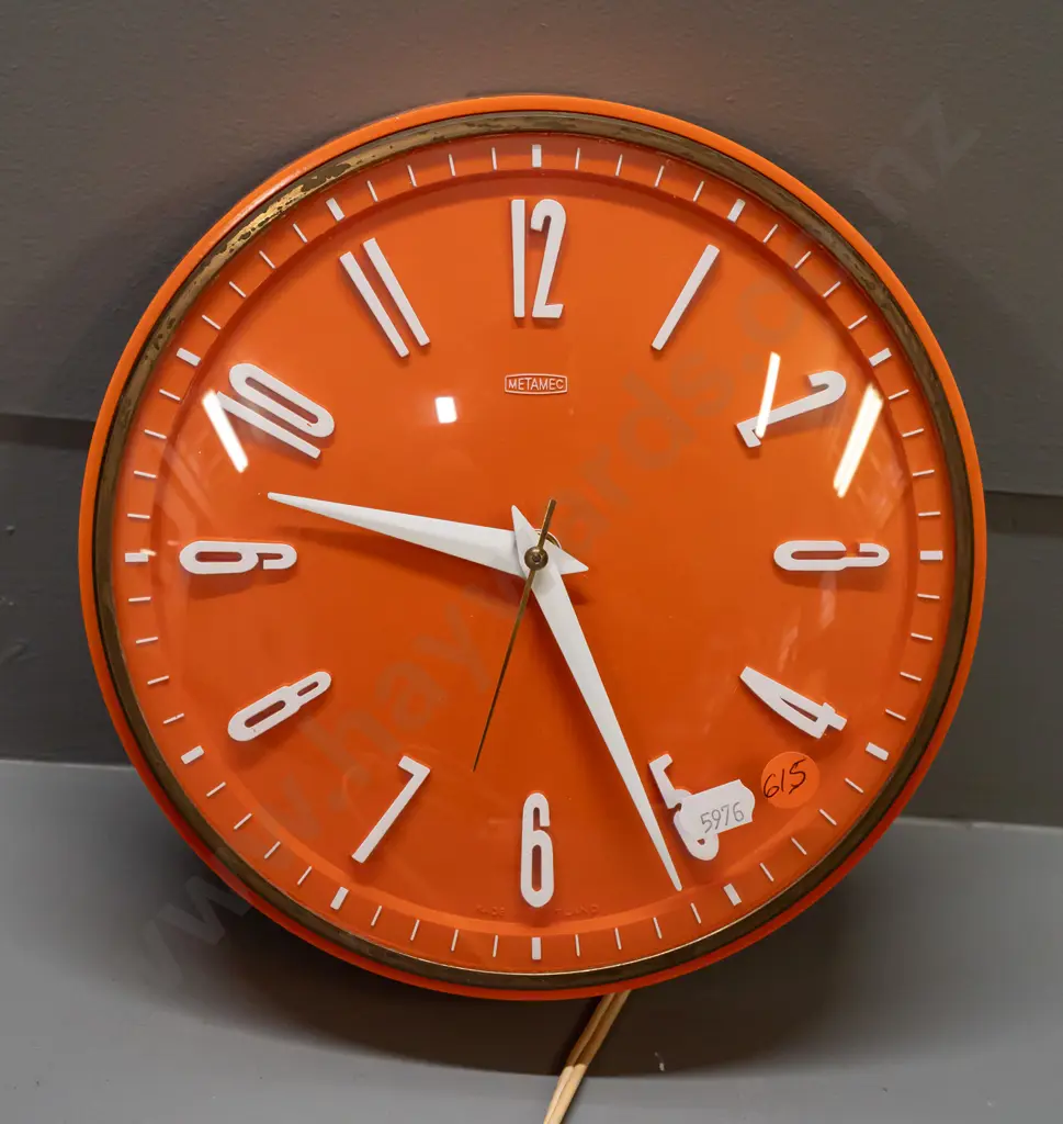 retro orange English Metamec electric wall clock - going, some tarnishing to bezel D-220 Going well. Image 1++