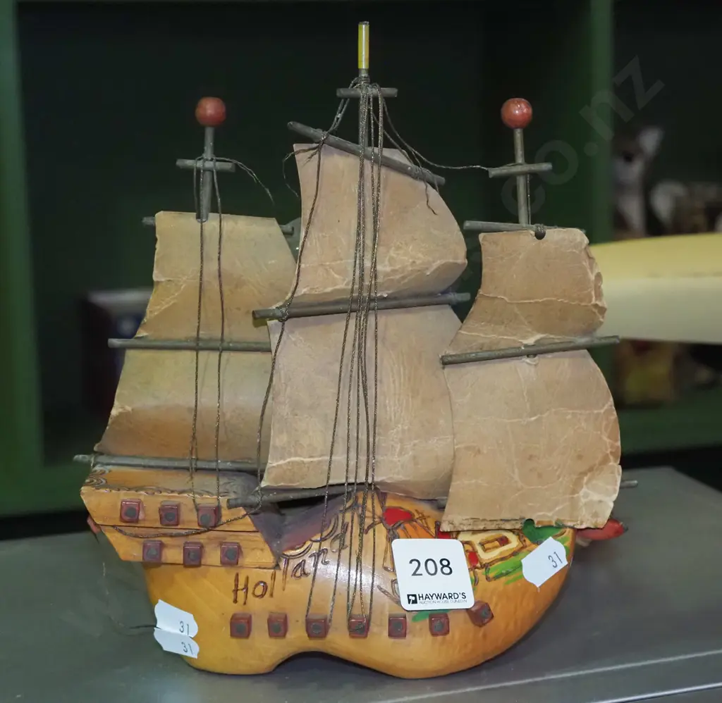 Dutch boat themed lamp - needs rewiring Image 1++