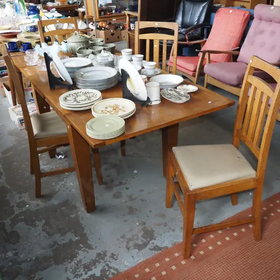 oak extending dining table with 4 matching vinyl highback chairs H760 W1760 D840