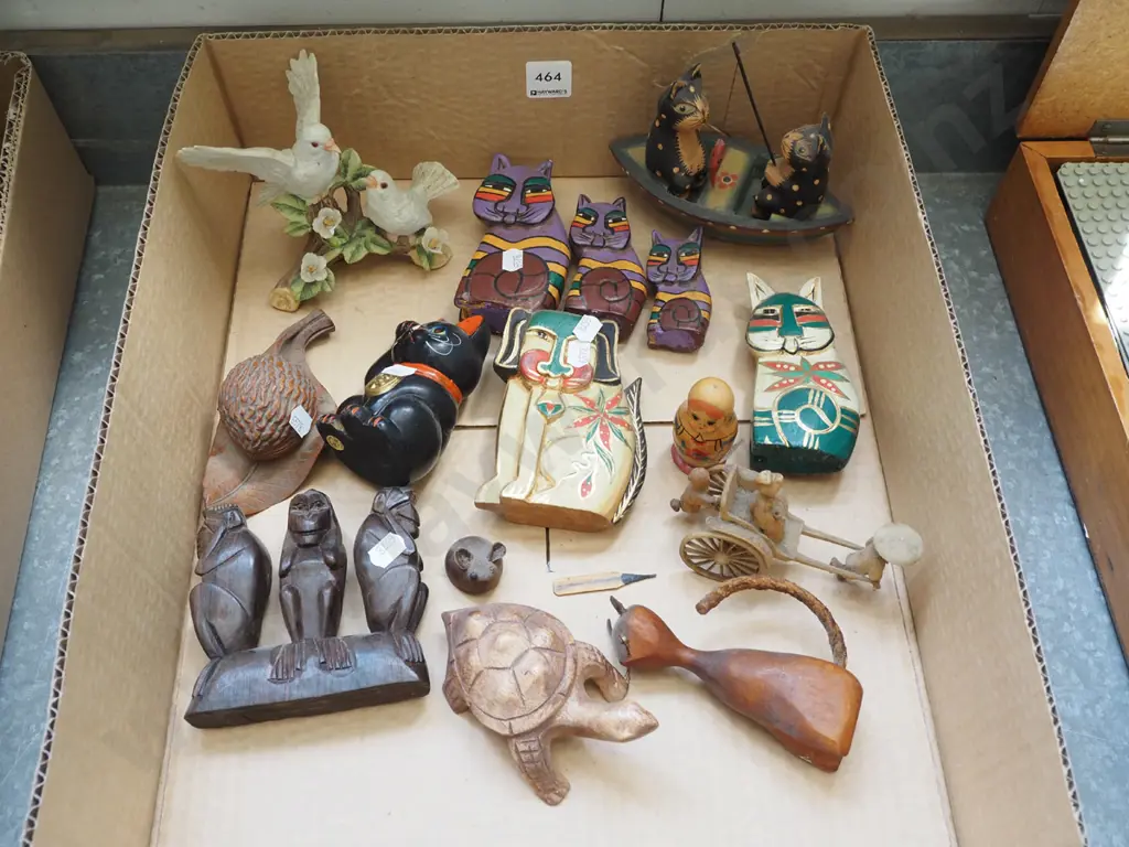 box of carved animal ornaments, ceramic doves Image 1++