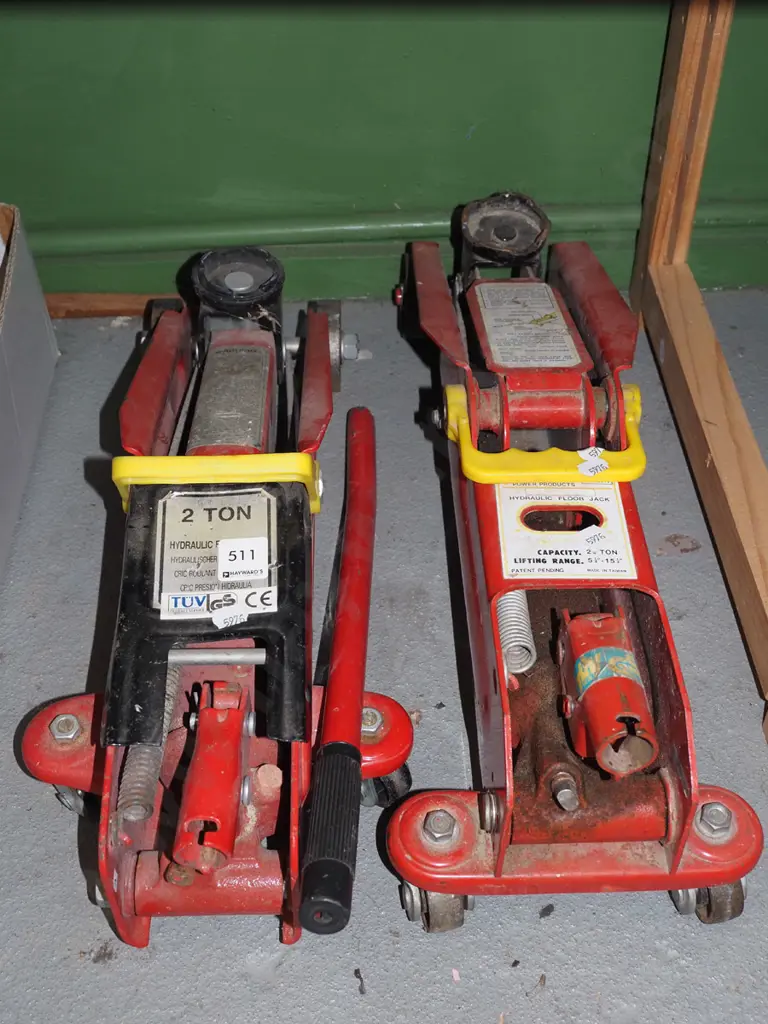 2x trolley jacks - 1 has handle Image 1++