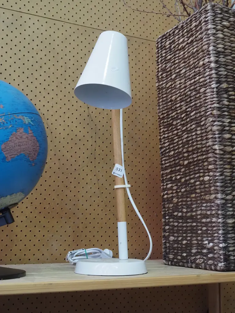 desk lamp Image 1++