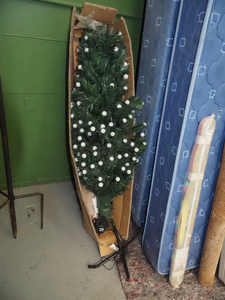  plug in Xmas tree with lights Image 1++