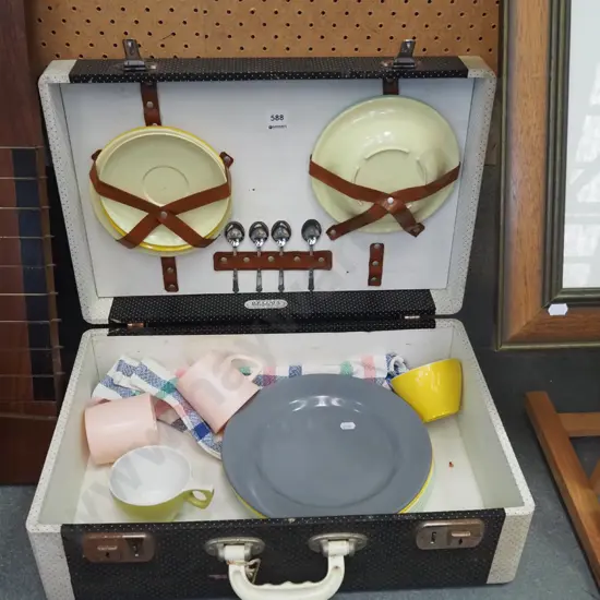 retro picnic hamper