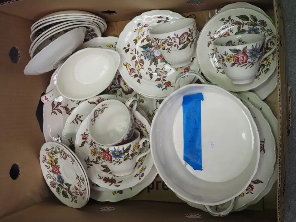 box; Grindley Royal petal dinner items - most have chips and damage Image 1++