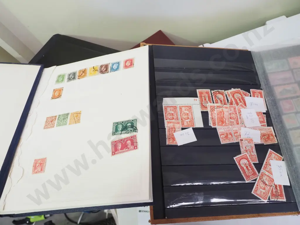 4x stamp albums Image 1++