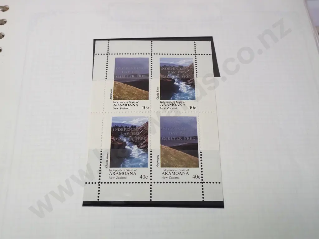 4x stamp albums Image 1++