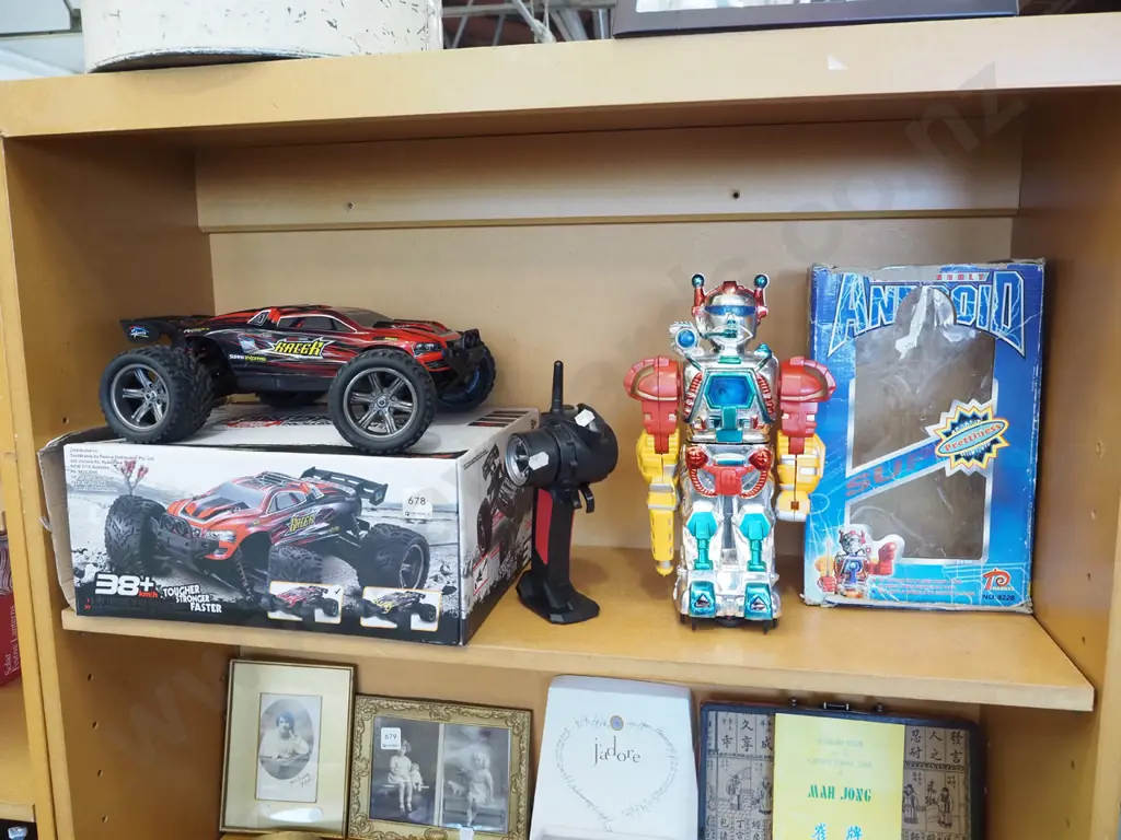 remote control car, toy robot Image 1++