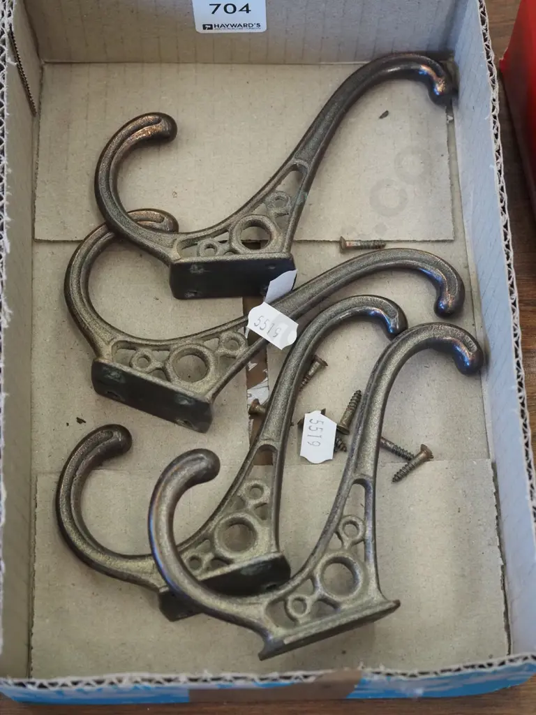 4x cast metal coat hooks Image 1++
