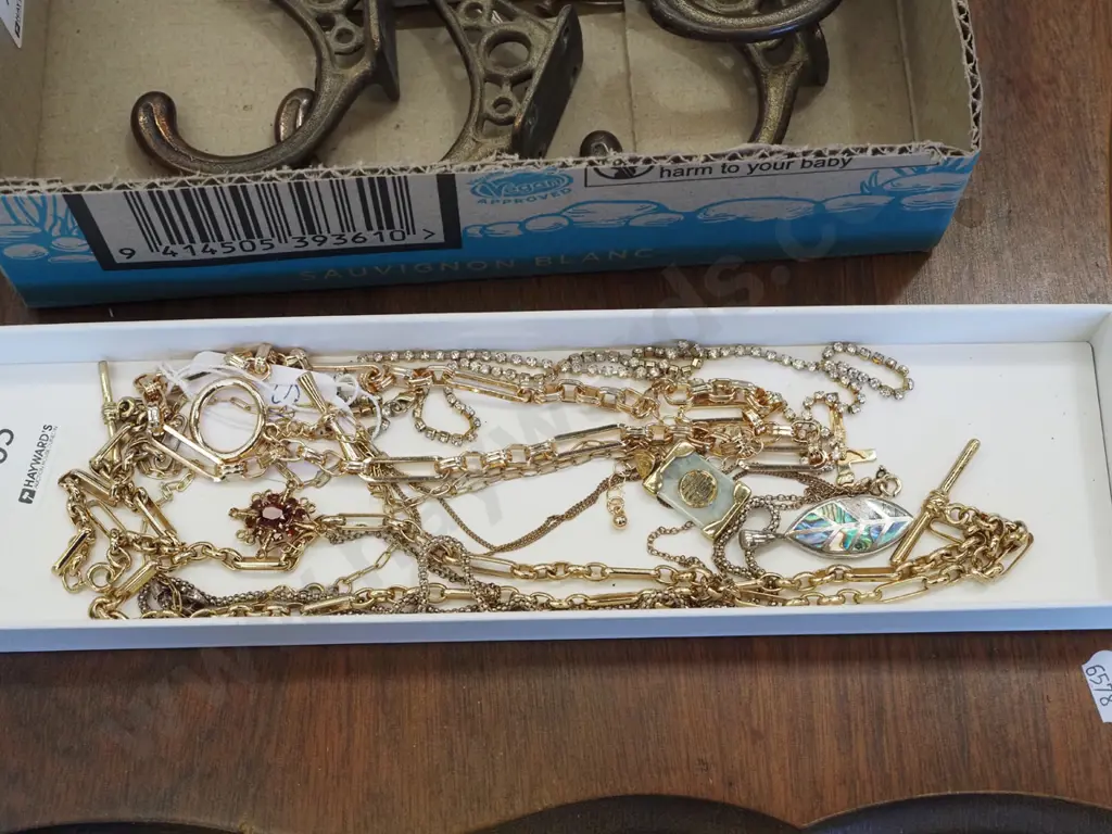 box of costume necklaces Image 1++