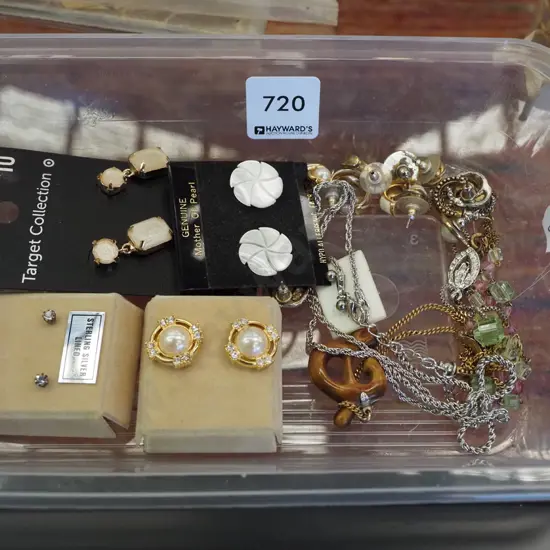 tray of costume jewellery