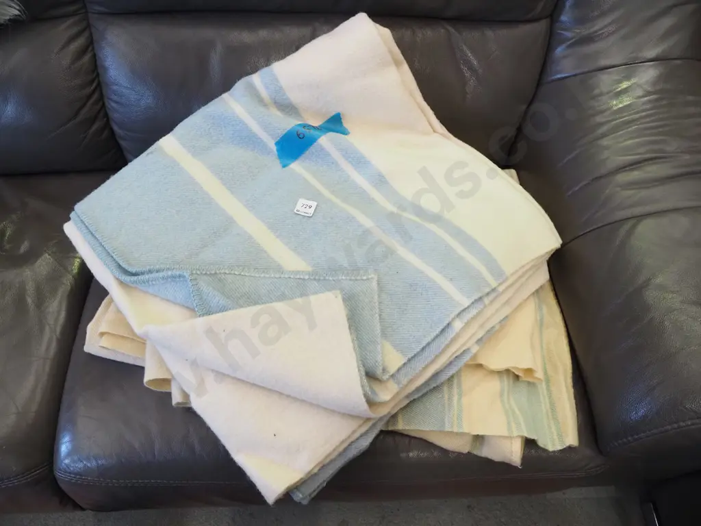 2x woollen blankets Image 1++