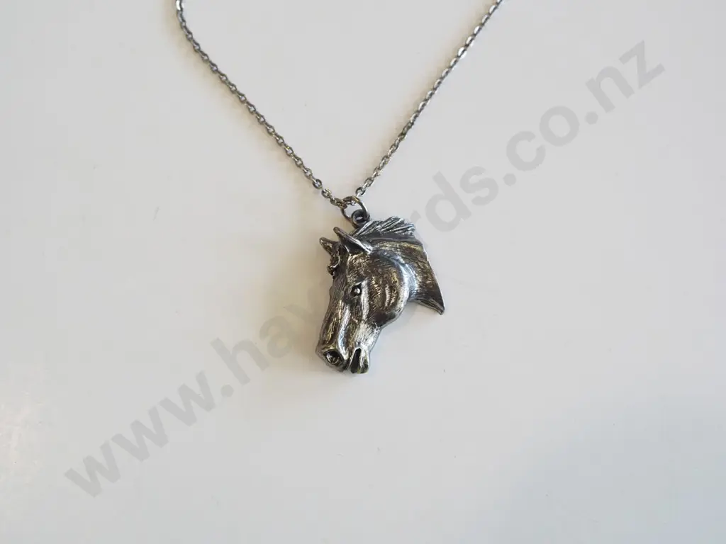 pewter horse head pendant & chain Image 1++