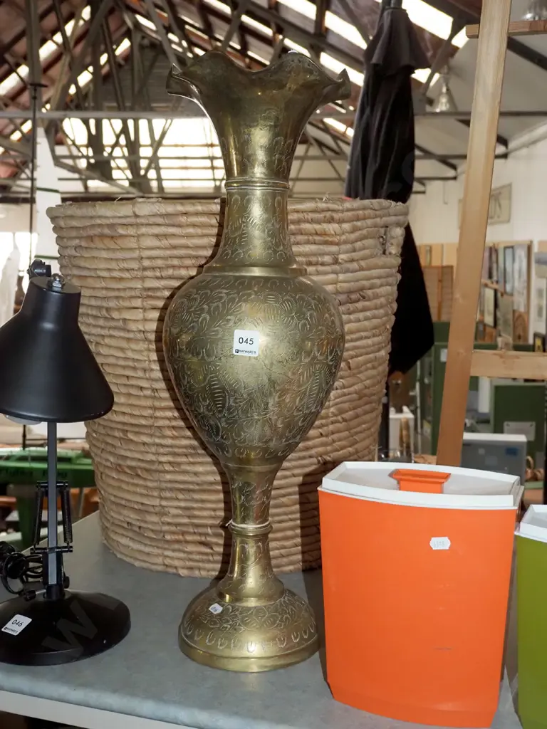 large brass vase H620 Image 1++