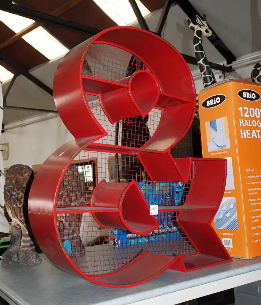 metal wall shelves in the shape of & H660 Image 1++