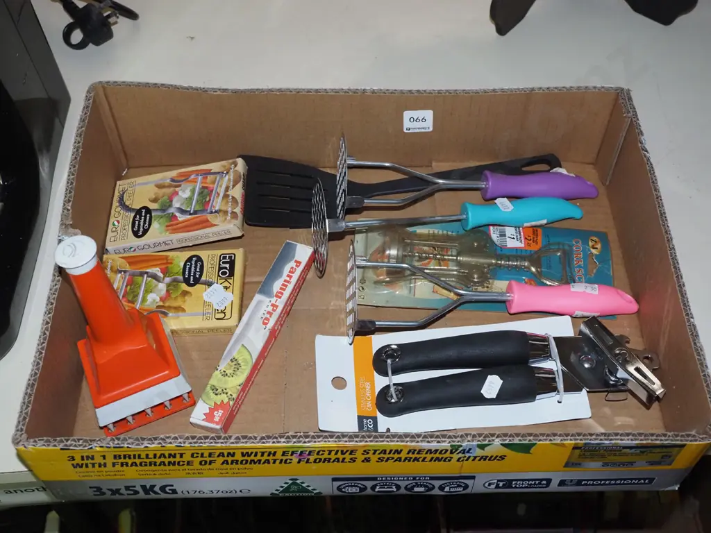 box; utensils Image 1++