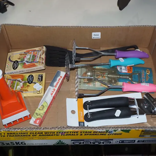 box; utensils