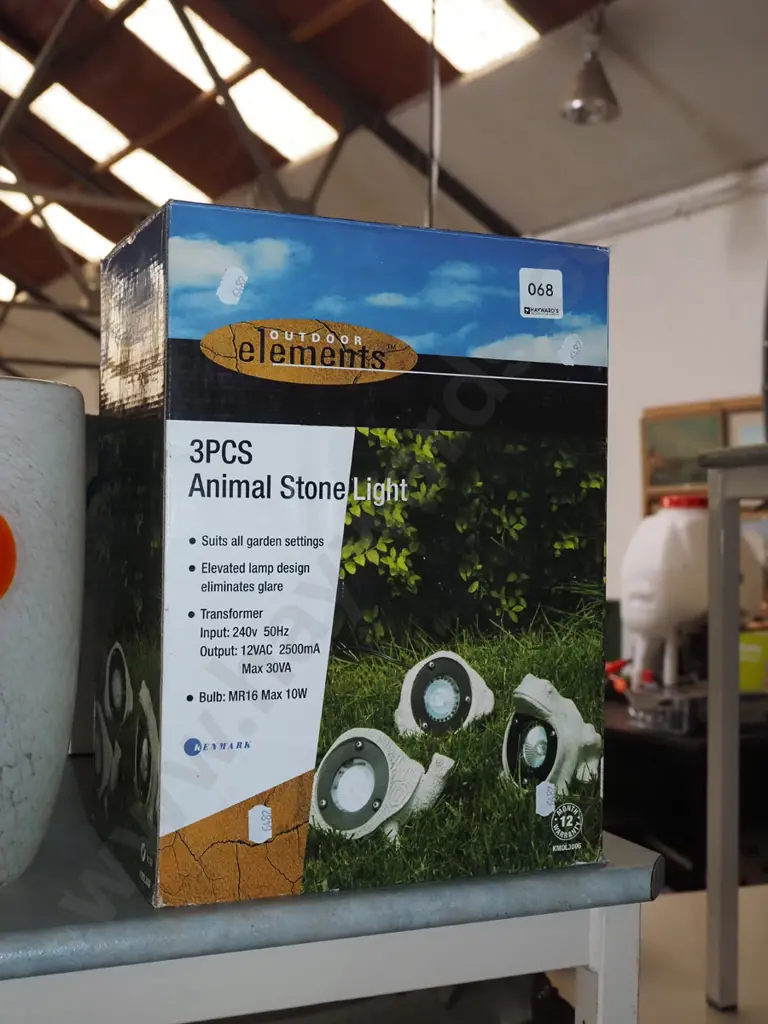 boxed as new 3x animal stone garden lights Image 1++