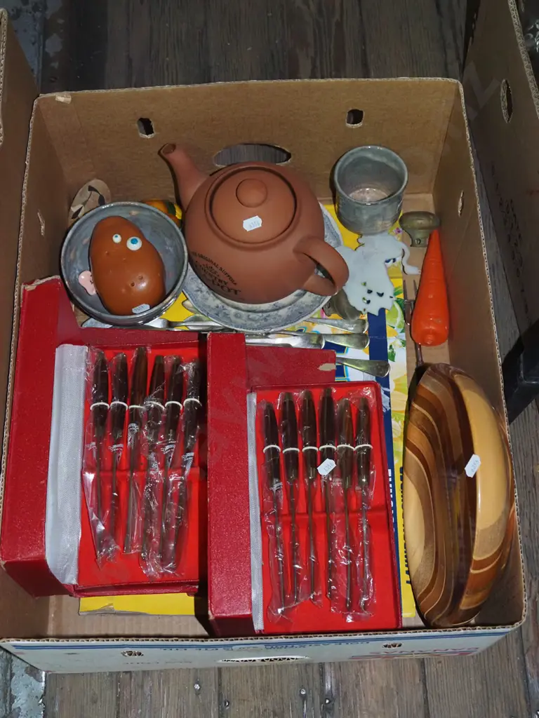 box; sovereign ware tray, tea pot, cased cutlery etc Image 1++