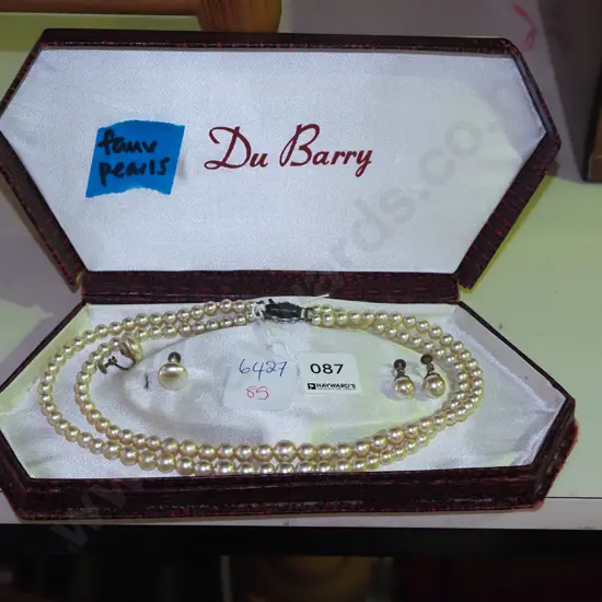 cased faux pearl set