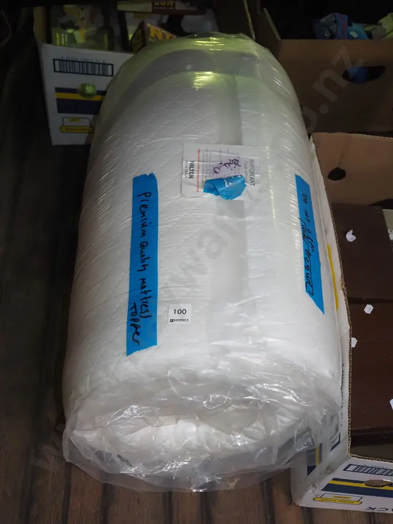 as new premium quality mattress topper - size unknown Image 1++