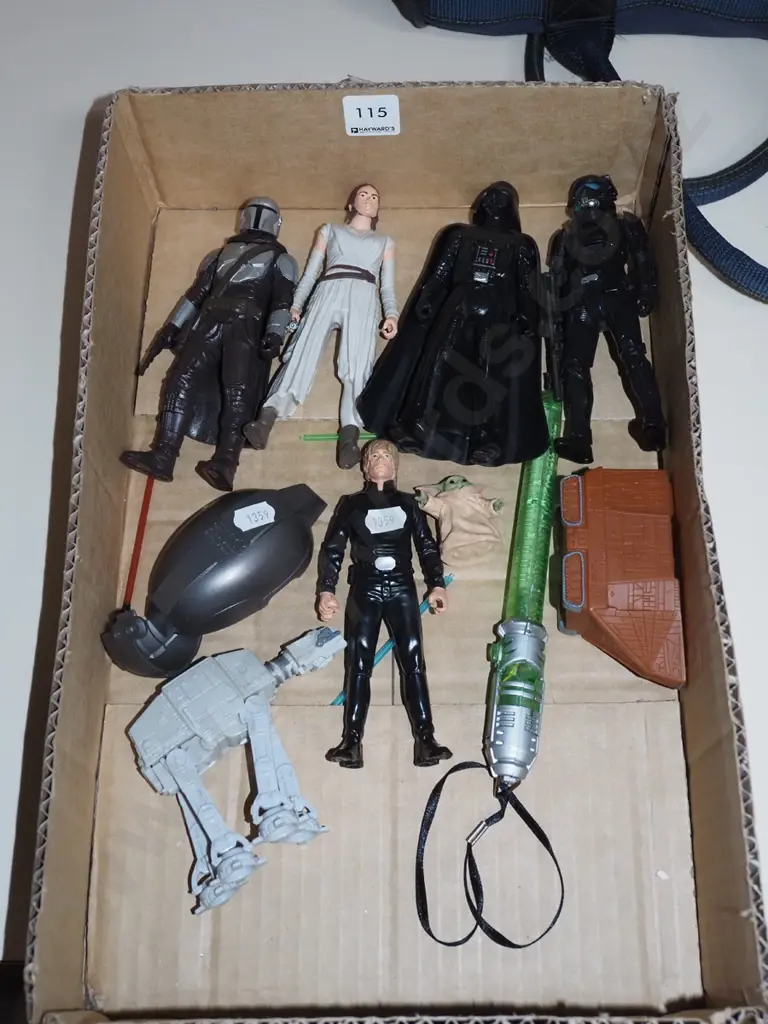 box; Star Wars figurines Image 1++
