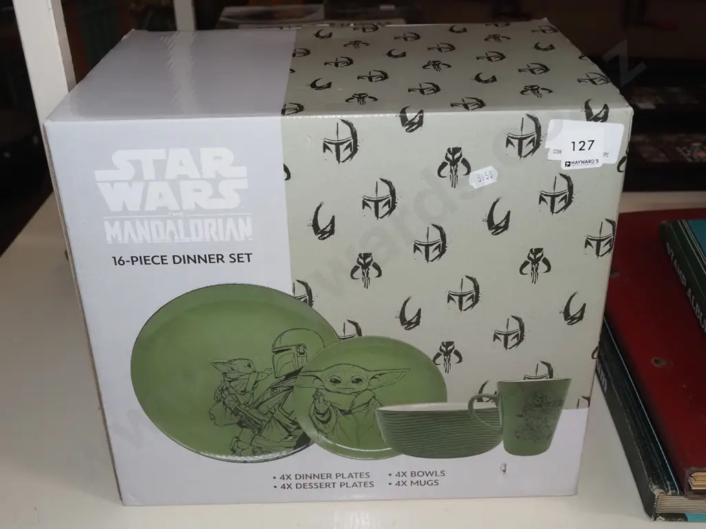 boxed as new Star Wars Mandalorian 16 piece dinner set Image 1++