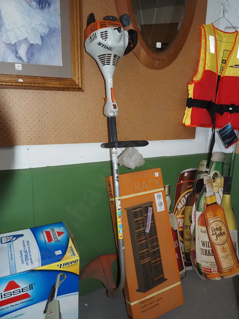 2 stroke Stihl line trimmer - missing line head Image 1++