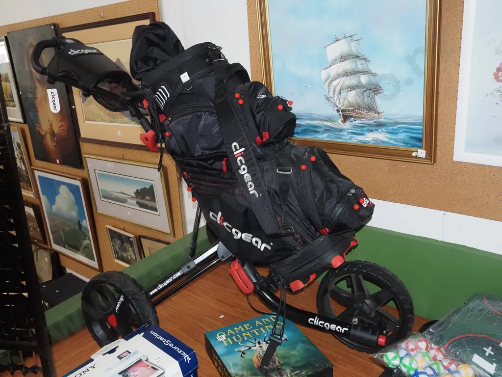 Clic golf bag and trundler Image 1++