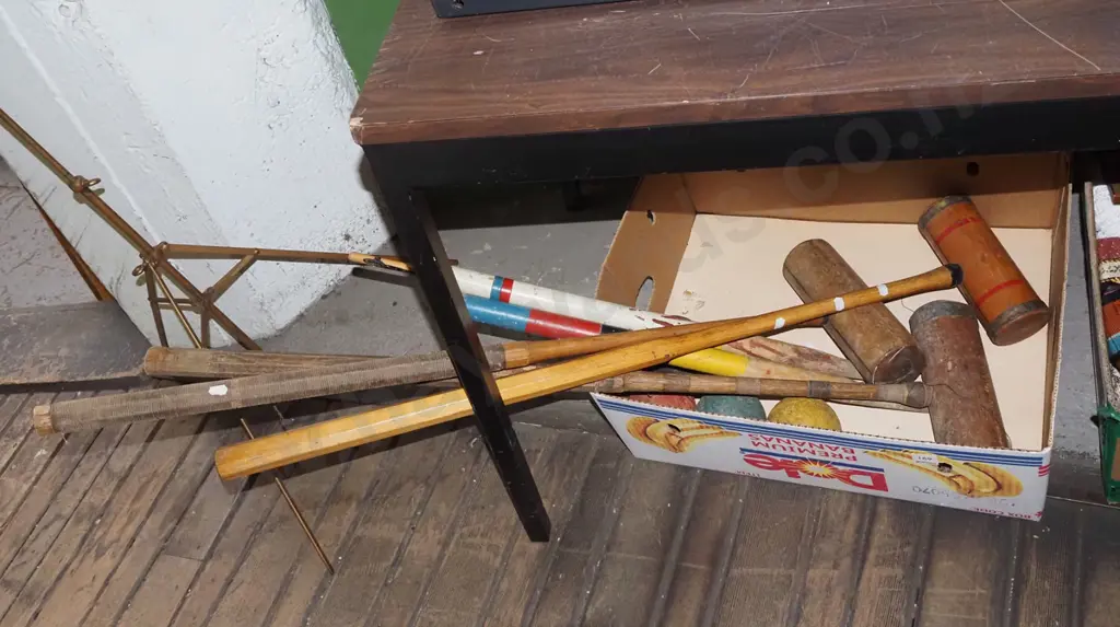 box; croquet set Image 1++