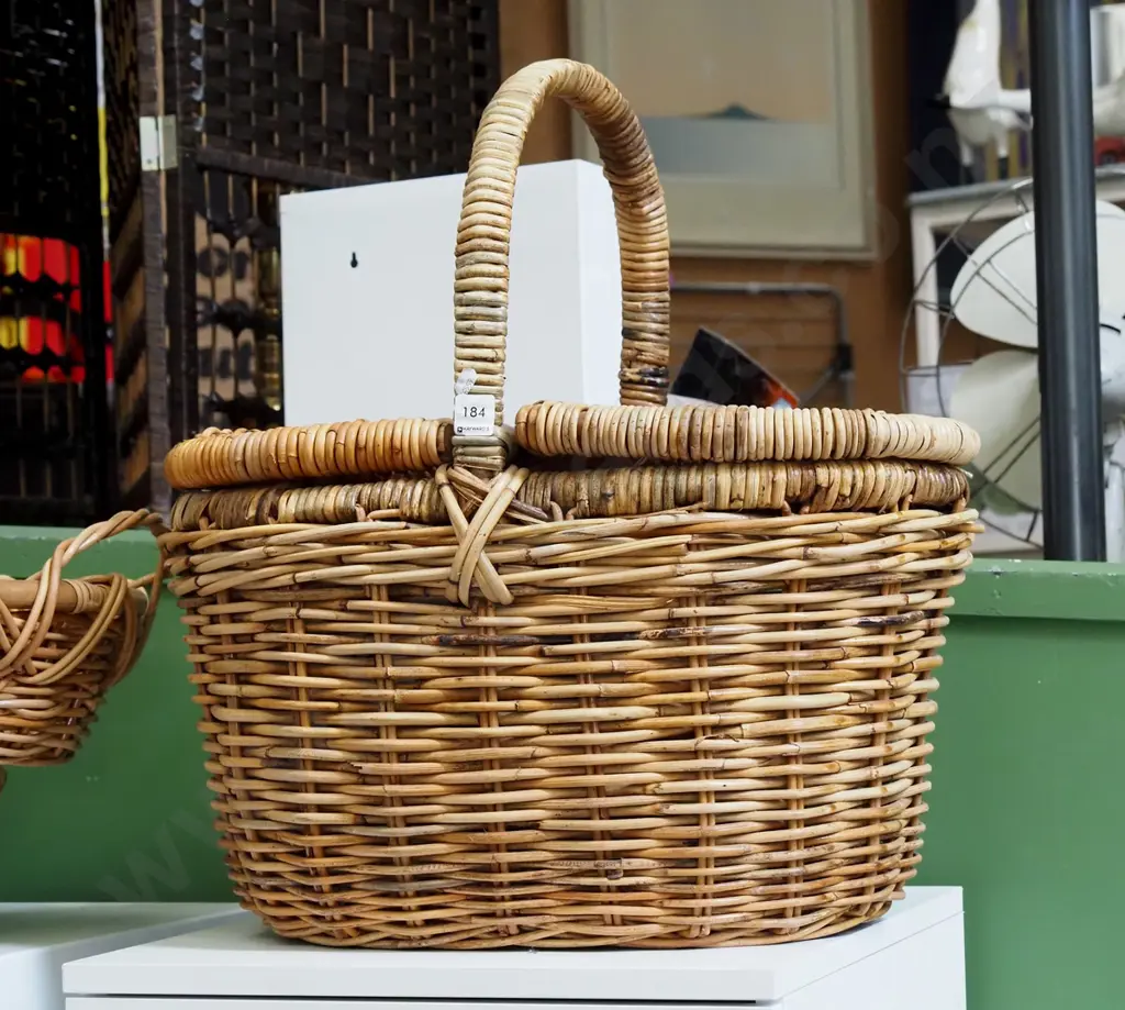 large cane picnic hamper Image 1++