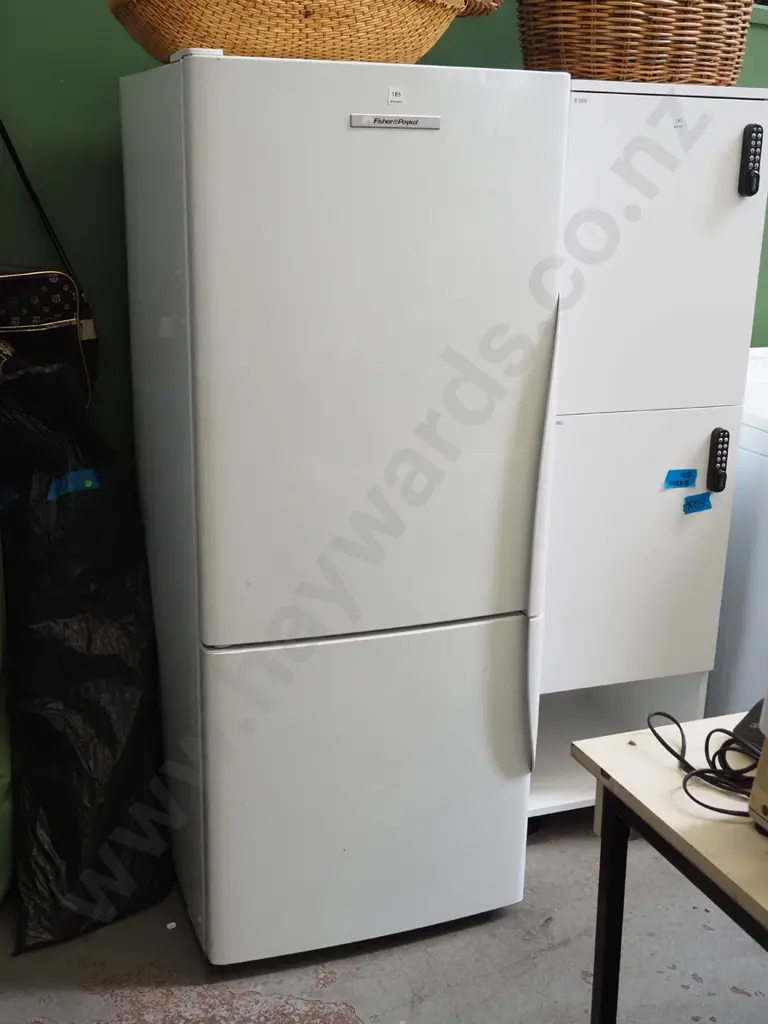 F&P fridge freezer Image 1++