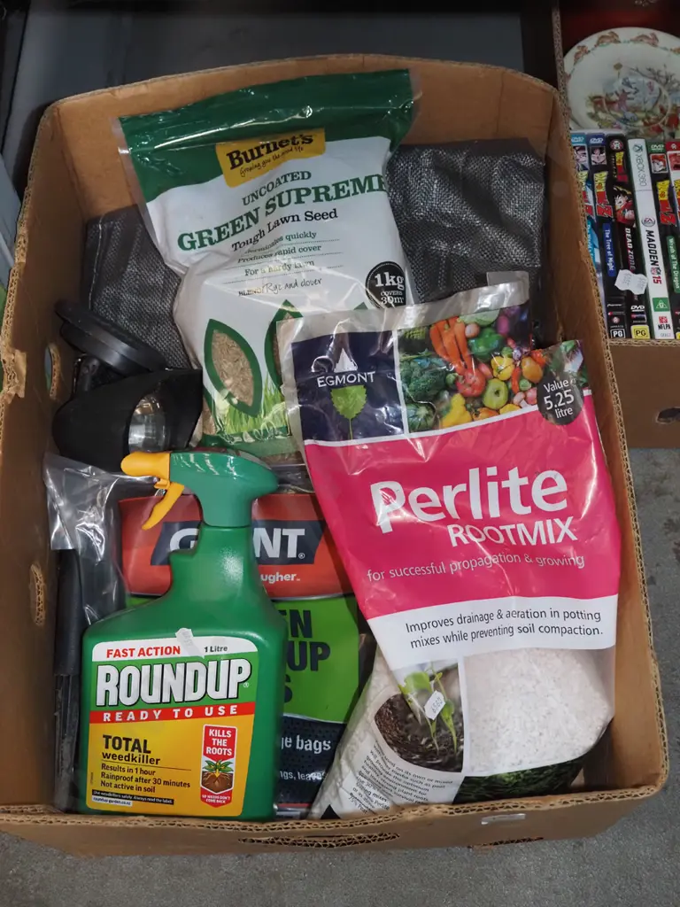 box; garden supplies, grass seed, clean up bags, round up etc Image 1++